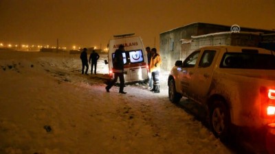 Ağrı'da Hasta Almaya Giden Ambulans Kara Saplandı