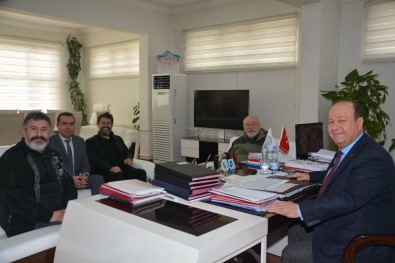 Başkan Özakan Usta Oyuncuları Ağırladı