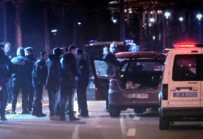 ENGELLİ SÜRÜCÜ - Cumhurbaşkanlığı Külliyesi Önündeki Dubaları Aşan Alkollü Sürücü Bariyerlere Çarptı
