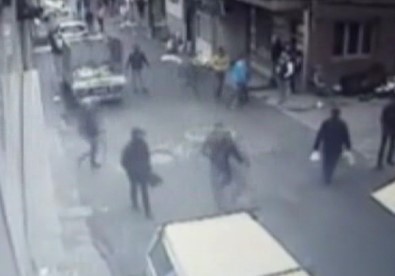 İstanbul'da Sokak Ortasında Silahlı Çatışma