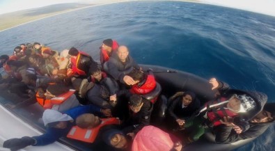 İzmir'de 50 Kaçak Göçmen Yakalandı