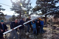 TÜRK ORDUSU - Tosya'nın En Yüksek Tepesine 15 Metre Uzunluğunda Bayrak Direği Diken Köylüler Gönlere Türk Bayrağı Çektiler