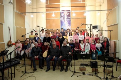 TRT Erzurum Radyosu Türk Halk Müziği Çocuk Korosu 2018'İn İlk Canlı Yayınını Gerçekleştirdi
