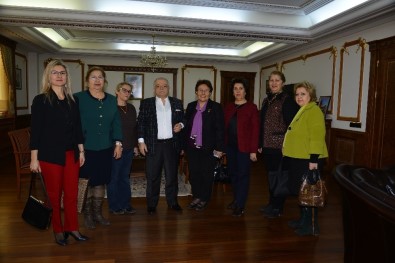 Yardım Sevenler Derneği Kırşehir Şubesi,Vali Necati Şentürk'ü Ziyaret Etti