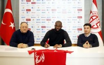 LEEDS UNITED - Antalyaspor'un Yeni Transferi Doukara İmzayı Attı