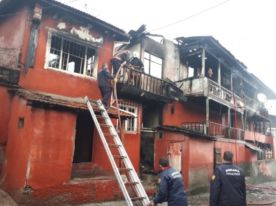 Baskent'te Korkutan Yangın Açıklaması 6 Ev Küle Döndü