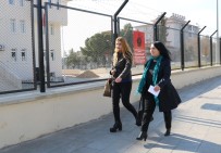 NENE HATUN - Kadın Gazeteci Askerlik İçin Başvuruda Bulundu