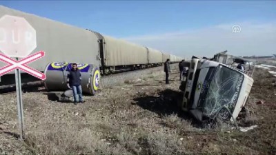 Konya'da Yük Treni İle Kamyonet Çarpıştı Açıklaması 1 Ölü