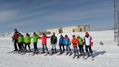Tatvan'da Çocuklara Ücretsiz Kayak Eğitimi