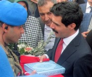 TAŞKıN KıLıÇ - Afrin'e Giden Komandolara Sevgi Gösterisi