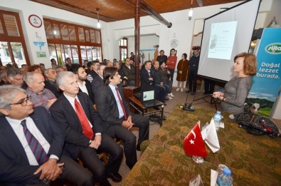 Foça'da Zeytin Paneline Yoğun İlgi