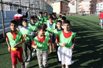 Hizan'da Futbol Okulu Açıldı