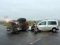 Traktörle Hafif Ticari Araç Çarpıştı Açıklaması 1 Yaralı