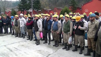 Verimli Çalışan Maden İşçisine Prim Ve Altın Ödülü