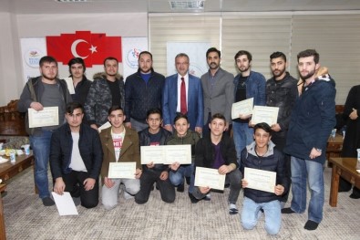 AK Gençlere Sertifikaları Başkan Köşker'den