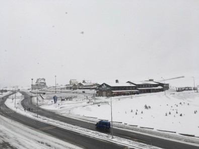 Kayak Severlere Müjde Açıklaması Erciyes'te Kar Sezonu Uzadı