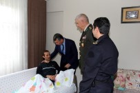ALI SıRMALı - Kaymakam Ali Sırmalı Afrin'de Yaralanan Mehmetçiği Ziyaret Etti