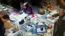 Pendik'te Kuyumcuyu Sahte Bilezikle Dolandıran İki Kadın, Kameralara Yakalandı