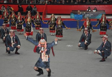 Uşak'ta Halk Oyunları Yarışması Düzenlendi