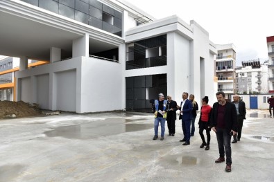 Başkan Uysal, STK Merkezini İnceledi