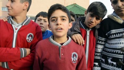 İsrafın Önüne Geçip Sokak Hayvanlarını Besliyorlar