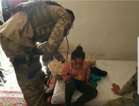 SAĞLIKÇI - Mehmetçikten Afrin'deki Sivil Halka Yardım Eli