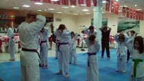 Minik Karatecilerden Mehmetçik'e Destek