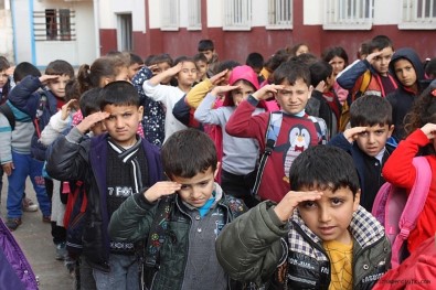 Öğrenciler Harçlıklarını Afrin'deki Mehmetçik'e Gönderdi