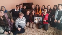 BARIŞ YILDIZ - Öğrenciler Şehit Ailesini Ziyaret Etti