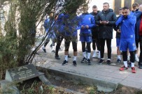 TAKIM OTOBÜSÜ - Trafik Kazasında Hayatını Kaybeden Futbolcular Mezarları Başında Anıldı
