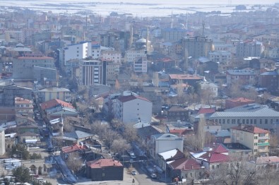 TÜİK Açıkladı Kars'ın Nüfusu 2025'Te 263 Bine Düşecek
