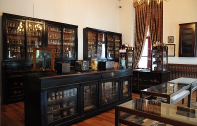 Türkiye'nin İlk Eczacılık Tarihi Müzesi İstanbul Üniversitesi'nde Açılıyor
