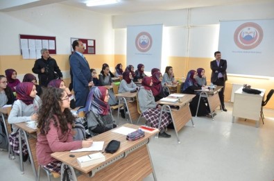Vali Arslantaş, İmam Hatip Liselerinde Öğrenim Gören Öğrencileri Ziyaret Etti