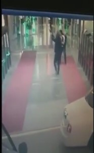 Volkan Konak'ın Sahne Aldığı Mekandaki Silahlı Kavganın Güvenlik Kamerası Görüntüleri Ortaya Çıktı