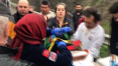 Bursa'da Otomobil Bariyere Çarptı Açıklaması 2 Yaralı