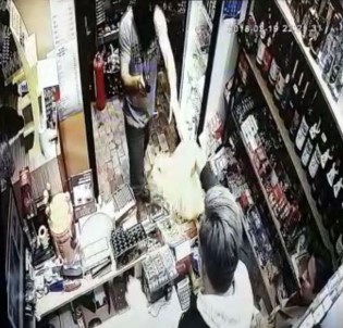Kar Maskeli Silahlı Gaspçı Önce Kameraya Sonra Polise Yakalandı