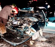 ÜNİVERSİTE HASTANESİ - Otomobil Tıra Çarptı Açıklaması 3 Ölü, 2 Yaralı