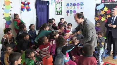 Suriyeli Çocukların Yüzlerini Güldürdüler