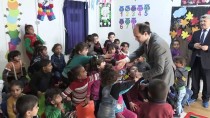 NACI KALKANCı - Suriyeli Çocukların Yüzlerini Güldürdüler
