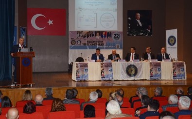 Toros Üniversitesi'nde '2019'A Giderken Yerel Yönetimler' Paneli