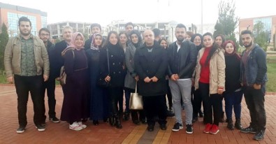 Üniversite Öğrencilerinden Afrin Şehidinin Mezarına Ziyaret