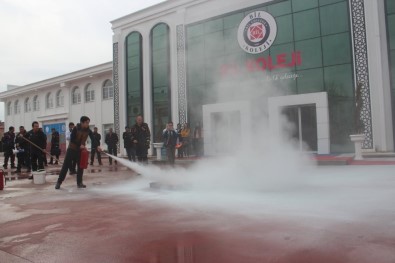 AFAD, 'Afete Hazır Okul' Ve 'Afete Hazır Türkiye' Kapsamında Öğrencileri Bilgilendiriyor