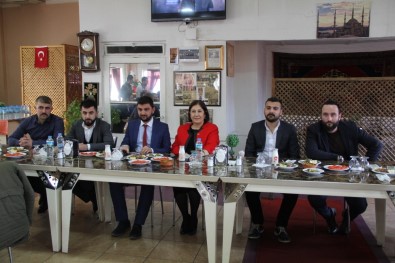 Ceritoğlu, AK Partili Gençlerle Buluştu