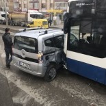 Geri Dönmeye Çalışan Otomobile Belediye Otobüsü Çarptı
