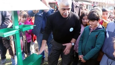 Iğdır'da Sokak Hayvanları İçin Beslenme İstasyonları Kuruldu