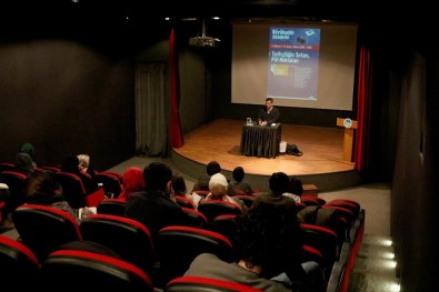 OSM'de 'Akademide Tarihçiliğin Sırları' Konuşuldu