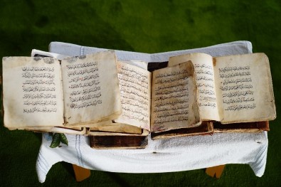 (Özel) 700 Yıllık El Yazması Kur'an-I Kerim'ler, Büyük İlgi Görüyor