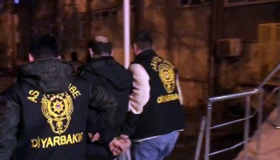 Siyah Lüks Araç Ve Koyu Giyimleri Yakalattı