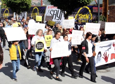 Alanya'da Çocuk İstismarına Tepki Yürüyüşü