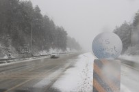 BOLU DAĞı - Bolu Dağında Kar Yağışı Etkili Oluyor